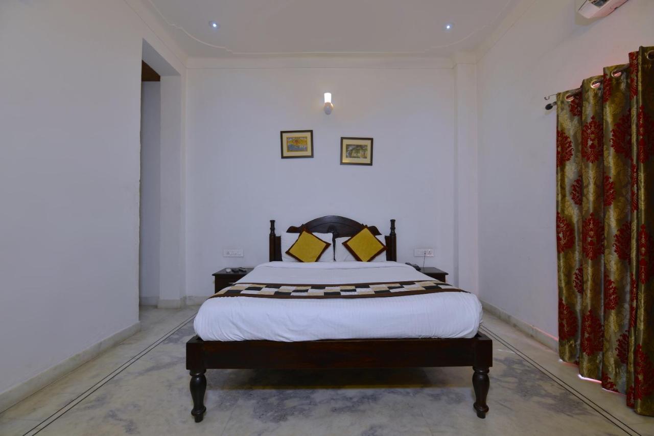 Oyo 1159 Hotel Chandra Prakash Udaipur Bagian luar foto